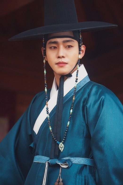 Kim Yoo Jung và Ahn Hyo Seop chìm đắm trong tình yêu ở poster phim 'Lovers Of The Red Sky' Ảnh 4