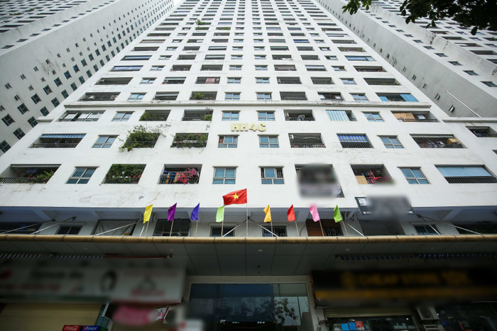 Nhiều người dân lo ngại về các ống thông khí, giếng trời chung cư tiềm ẩn nguy cơ lây nhiễm Covid-19. (Ảnh minh hoạ).