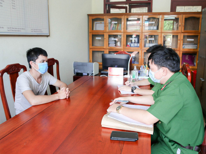 Lưu Đình Lực tại cơ quan công an