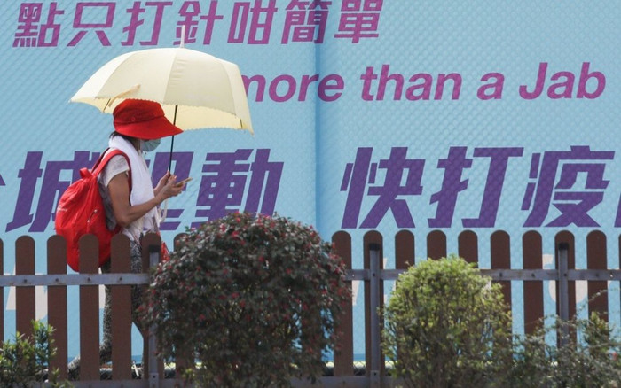 Tiêm liên tục 2 mũi vaccine cho một người, nam y tá Hong Kong bị đuổi việc Ảnh 2