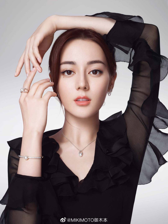 Địch Lệ Nhiệt Ba nói gì khi bị khán giả gắn mác 'bình hoa di động'? Ảnh 13