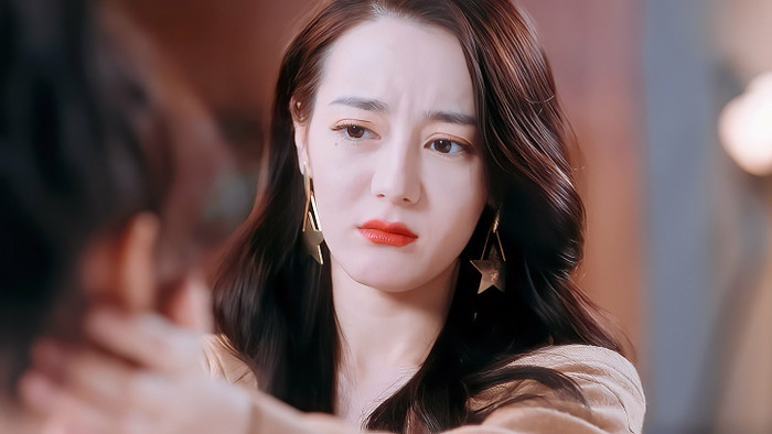 Địch Lệ Nhiệt Ba nói gì khi bị khán giả gắn mác 'bình hoa di động'? Ảnh 10