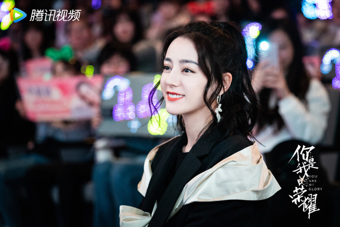 Địch Lệ Nhiệt Ba nói gì khi bị khán giả gắn mác 'bình hoa di động'? Ảnh 11