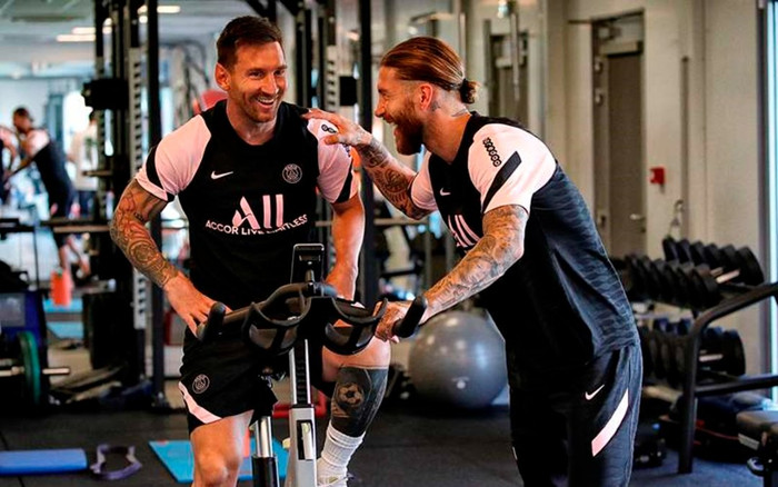 Messi và Ramos ôm nhau thắm thiết trong buổi tập của PSG Ảnh 2