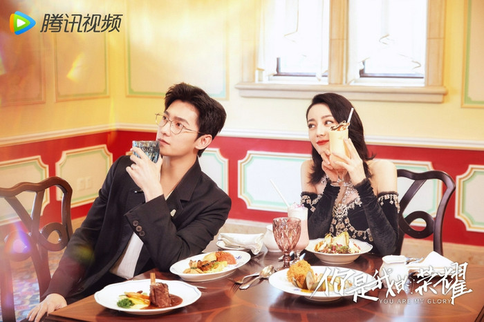 Dương Dương - Địch Lệ Nhiệt Ba hẹn hò đi chơi riêng, tình bể bình trong ngày lễ tình nhân Trung Quốc Ảnh 10