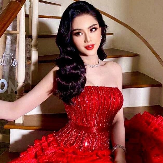 Lâm Khánh Chi là một trong những người đẹp của làng giải trí Việt được người hâm mộ quan tâm.