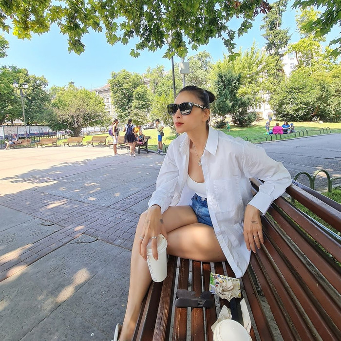 Nữ diễn viên đang dành thời gian nghỉ ngơi, nạp lại năng lượng cho bản thân sau những ngày tháng làm việc vất vả. 