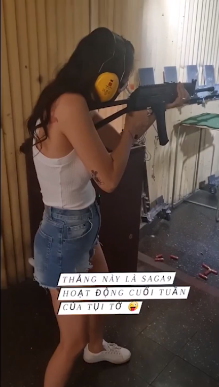 Trước đó Ngô Thanh Vân cũng khoe khoảnh khắc cùng bạn trai Huy Trần giải trí bằng trò bắn súng khá nổi tiếng ở thủ đô Sofia. 