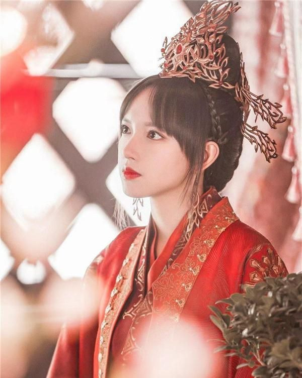 Mỹ nhân Hoa Ngữ so kè nhan sắc với y phục đỏ (P2): Triệu Lệ Dĩnh mạnh mẽ, Nhiệt Ba xinh đẹp ngút ngàn Ảnh 36