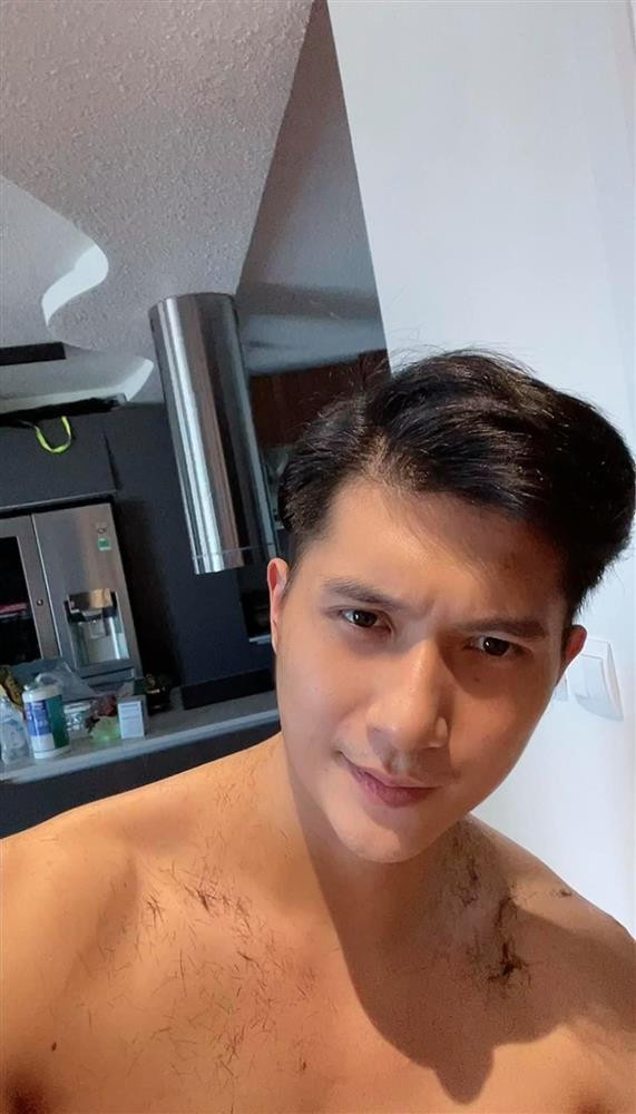 Anh viết: 'Chuỗi ngày tóc dài được cứu rồi, cảm ơn bạn cắt tóc'.&nbsp;