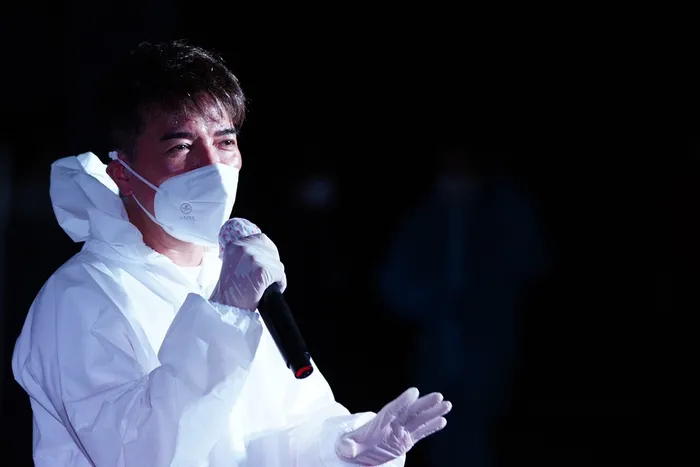 Đàm Vĩnh Hưng tại buổi trình diễn.