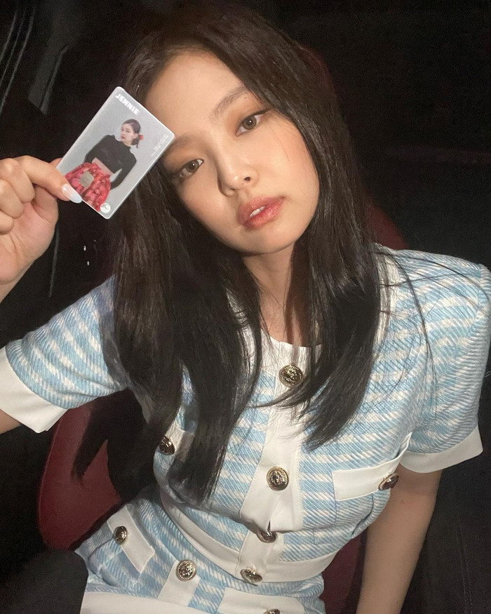 Jennie (BlackPink) cực thần thái khi chụp ảnh cùng xe mới, dân mạng 'tá hỏa' khi biết giá Ảnh 5