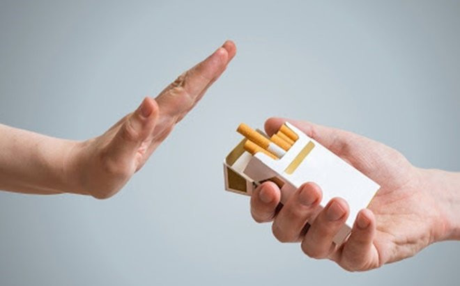 Vì sao không nên hút thuốc lá sau khi tiêm vaccine COVID-19? Ảnh 2