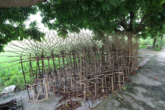 Nhiều sản phẩm vàng mã chưa hoàn thiện đành bỏ đi vì không có người mua.