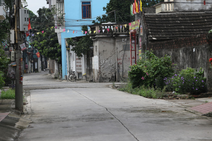 Đường xá tại đây cũng trở nên vắng vẻ do dịch bệnh Covid-19.