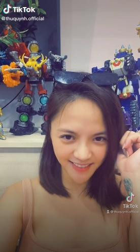 Chiếc cằm nhọn hoắt của Thu Quỳnh... 