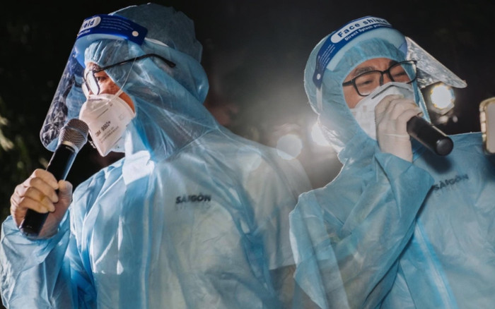 Đại Nghĩa chia sẻ đầy xúc động khi trở thành 'ca sĩ' trình diễn tại bệnh viện dã chiến Ảnh 2