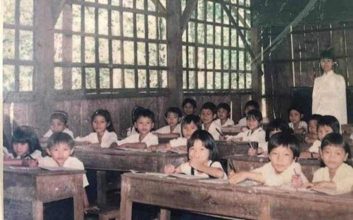 Loạt ảnh lớp học gắn liền với bao thế hệ 7X, 8X khiến nhiều người bồi hồi khi nhớ về Ảnh 2
