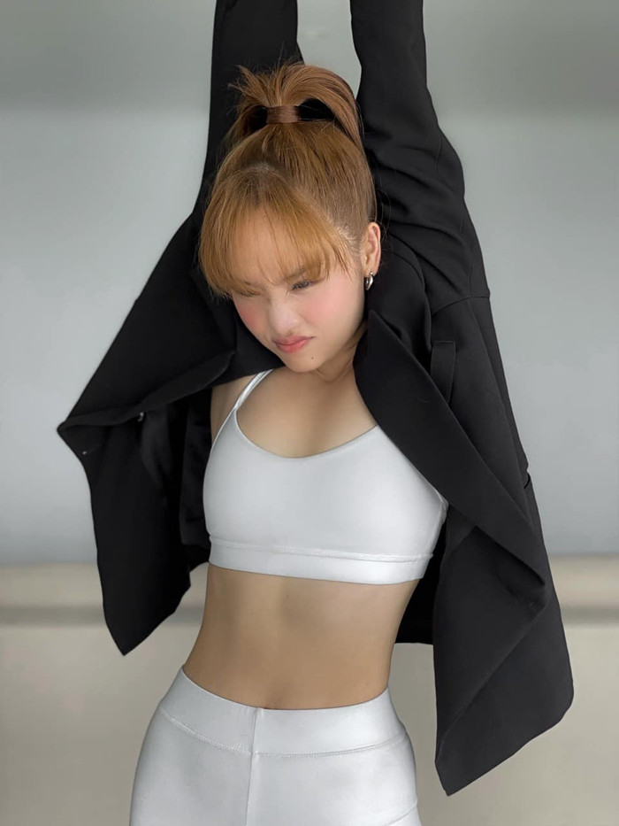 Thân hình không chút khuyết điểm nào của nữ ca sĩ U30