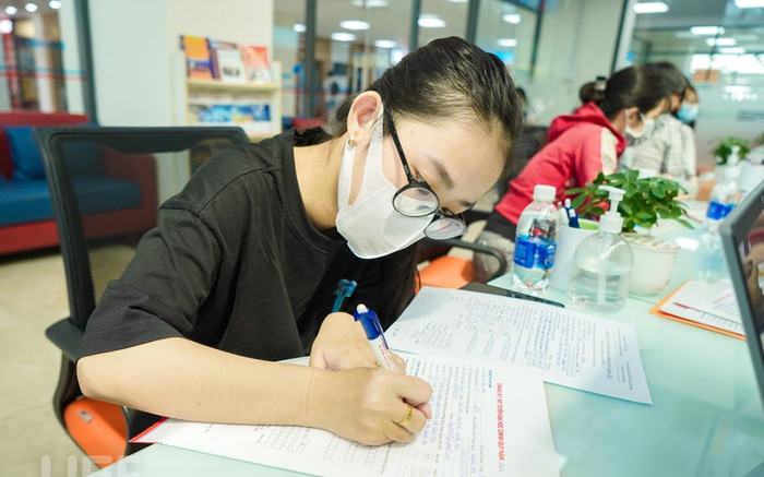 Điểm sàn xét tuyển cao nhất của Đại học Kinh tế - Tài chính TP.HCM là 20 điểm Ảnh 2