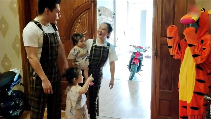 Lê Dương Bảo Lâm 'bất chấp' dịch bệnh lái xe chở cả gia đình đi sở thú Ảnh 5