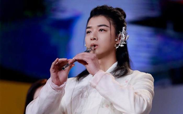 Hoắc Tôn tuyên bố giải nghệ.