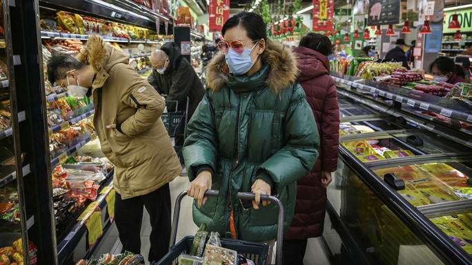 Người dân Trung Quốc vẫn không dám chi tiền như trước khi dịch Covid-19 bùng phát. Ảnh: Financial Times