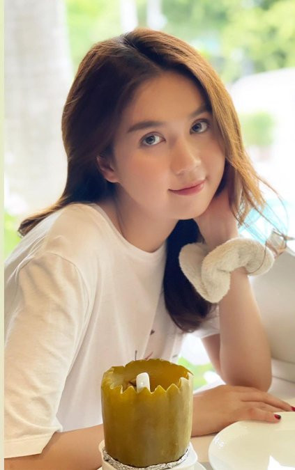 Với việc cân nặng chạm đầu 5 và vòng eo sắp cán mốc 60 thì Ngọc Trinh cho biết cô quyết định 'bung xõa' đợi qua hết mùa dịch.