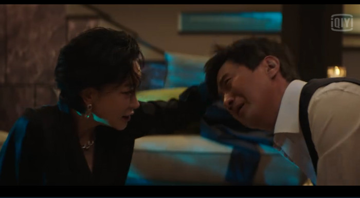 Nhưng trên phim thì hành hạ nhau như thế này 