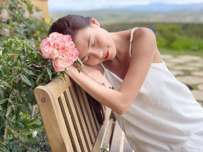 Thúy Diễm không quan tâm đến những lời soi mói khi làm từ thiện. 