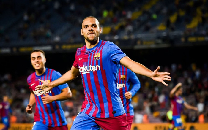 HLV Koeman: Barcelona chơi tập thể hơn khi không có Messi Ảnh 2