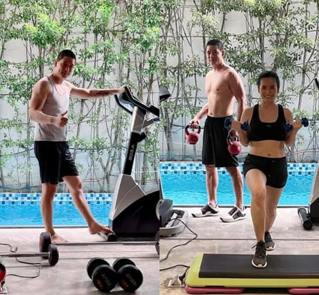 Bình Minh dù không còn cơ bụng sáu múi nhưng vẫn rất phong độ. Anh cho hay, mùa dịch nhưng cả gia đình vẫn thường xuyên tập luyện tại nhà, không chỉ bảo vệ sức khẻo mà còn mang đến nguồn năng lượng tích cực. 