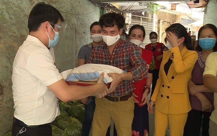 Bị mỉa mai chuyện đăng bài đi làm từ thiện, Xuân Bắc 'đáp trả' dí dỏm nhưng thâm thuý Ảnh 2