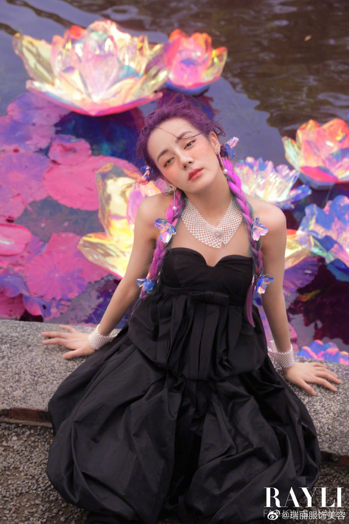 Nàng Alice lạc vào xứ sở thần tiên phiên bản 2021 làm 'u mê' khán giả khi vô tình lướt qua xem bộ ảnh này