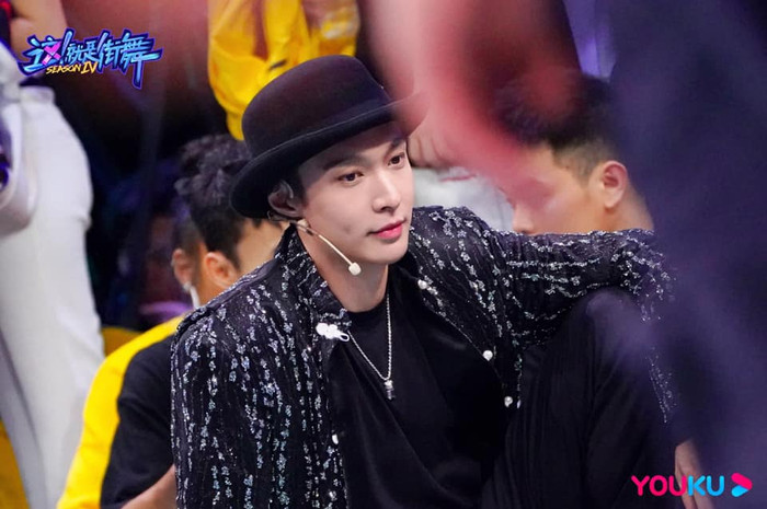 Vương Nhất Bác đã làm điều đặc biệt này với Lay khi được mời tham gia Street Dance of China 4 Ảnh 4