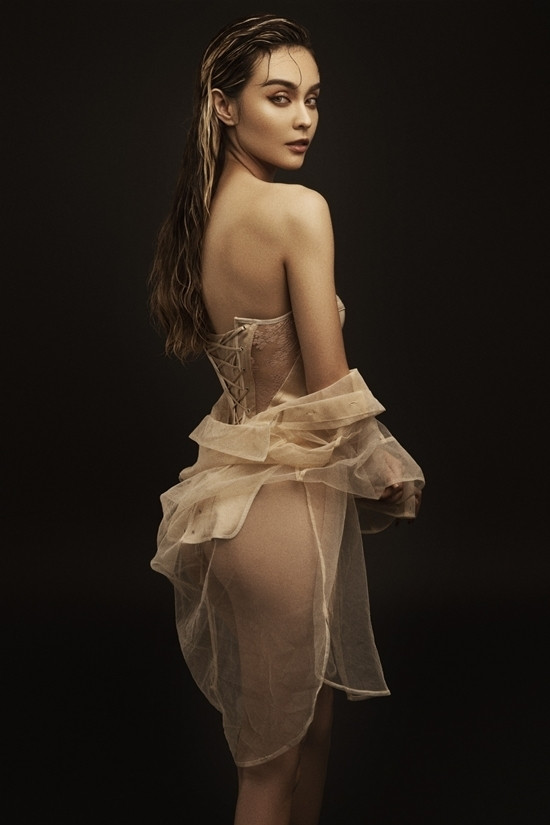 Cứ nuột nà, gợi cảm thế này, ai mà chẳng xuýt soa ghen tỵ.&nbsp;