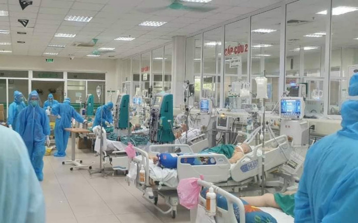 Không thể tự thở, cụ bà 71 tuổi vẫn xin nhường máy thở cho chồng và lá thư đặc biệt trong phòng cấp cứu Ảnh 2