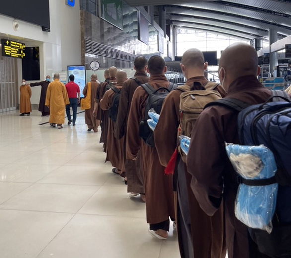 10 sư tăng lên đường lần này đều trẻ tuổi và đều ở Nam Định - Ảnh: Giáo hội Phật giáo Việt Nam