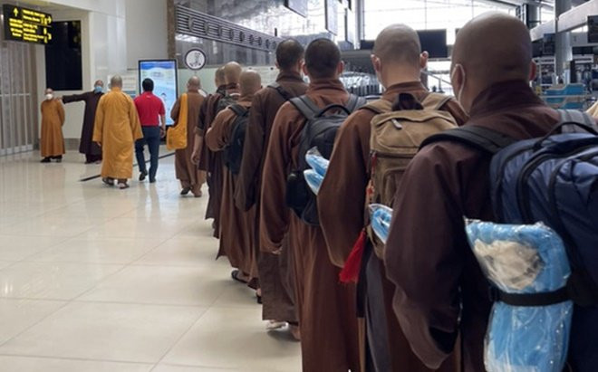 Đoàn sư tăng đầu tiên từ phía Bắc tình nguyện vào Nam hỗ trợ chống dịch Ảnh 2