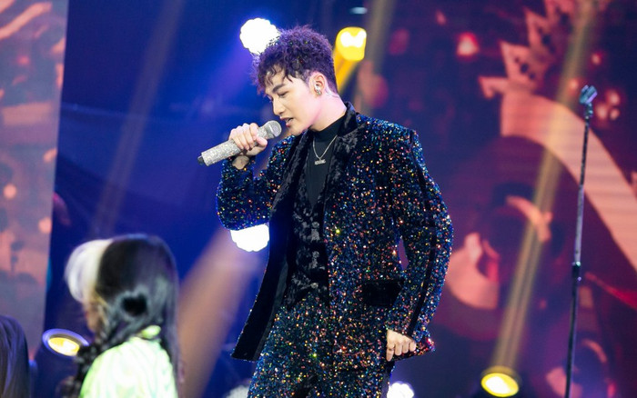 Ali Hoàng Dương ngẫu hứng hát 'Tối nay qua nhà anh' phiên bản 'tại gia' Ảnh 2