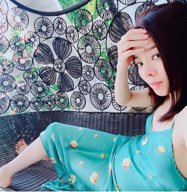 Có khi cô lại mua thêm kiểu váy lụa mặc nhà có những họa tiết nhí nhảnh trông cũng rất đáng yêu 