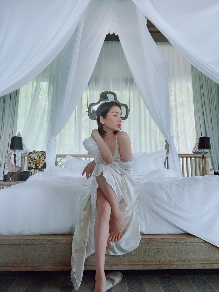 Nữ ca sĩ U40 khoe trọn sắc vóc ngọt ngào cùng thân hình nuột nà