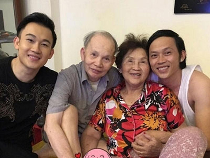Bố mẹ Hoài Linh và các con