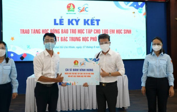 Không chỉ hỗ trợ tiền học phí, nam ca sĩ cũng trăn trở về cái ăn, cái mặc cho từng 'đứa con' của mình và dự kiến sẽ có nhiều hành động cụ thể hơn.