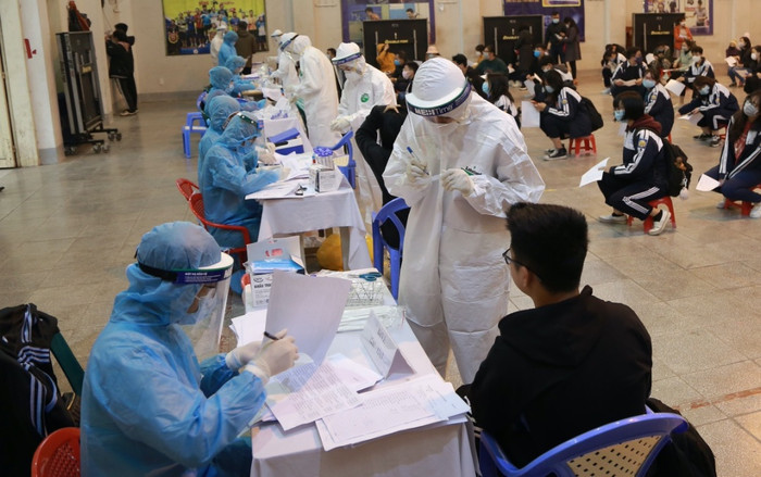 Hà Nội lấy mẫu xét nghiệm Covid-19 cho 13 đối tượng nguy cơ cao với số lượng 1 triệu mẫu Ảnh 2