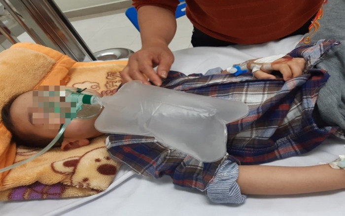 Thái Nguyên: Cháu bé 4 tuổi nguy kịch do uống nhầm methadone trong tủ lạnh Ảnh 2