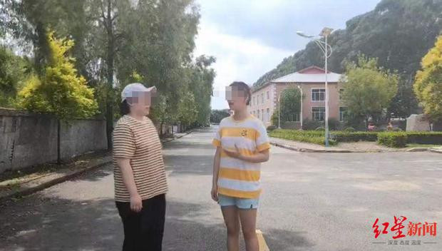 Nạn nhân (bên trái) trước khi qua đời.