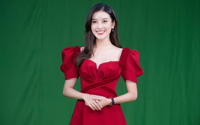 Lâu lắm mới thấy Á hậu Huyền My mặc váy đỏ rực rỡ, fan cứ tấm tắc mãi không thôi Ảnh 2