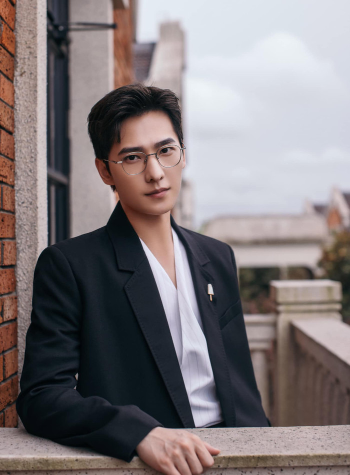 Dương Dương bị đào lại ảnh thời 'trẻ trâu' khiến fan cười bể bụng: Còn đâu thầy Vu Đồ trong truyền thuyết Ảnh 16