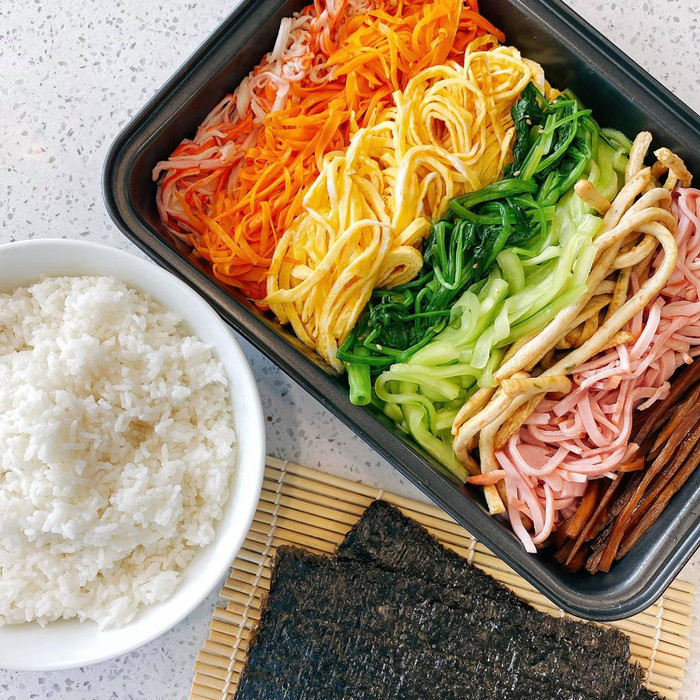 Theo nữ diễn viên thì mấy món này được cô 'góp nhặt' mỗi thứ còn một ít trong bếp.&nbsp;